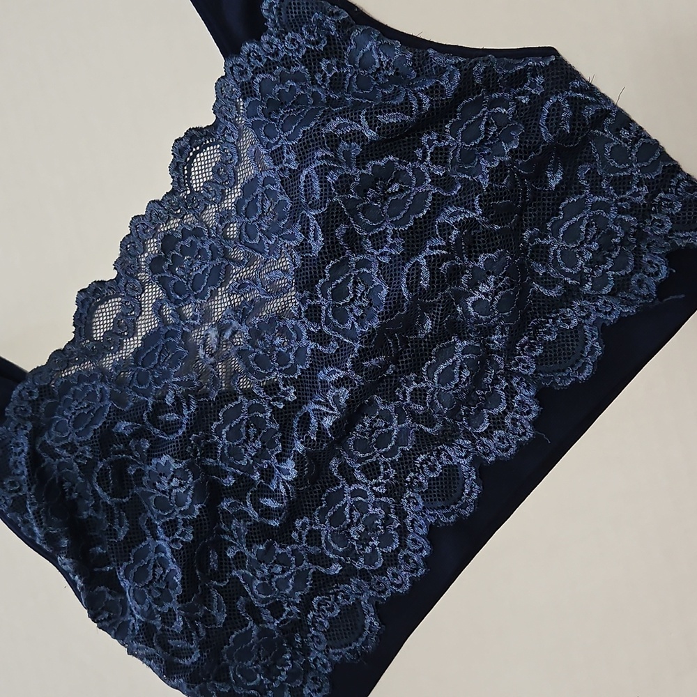 Zenna Elegant Lace Bralette in Navy Blue Size S/M Pull Over